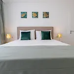 Villa Smaragd - Lapis - Luxury Apartment With Shared Pool