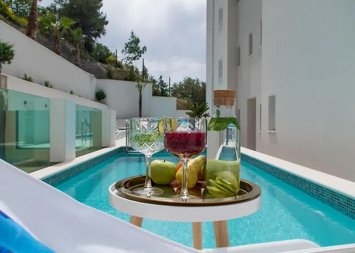 Villa Smaragd - Lapis - Luxury Apartment With Shared Pool
