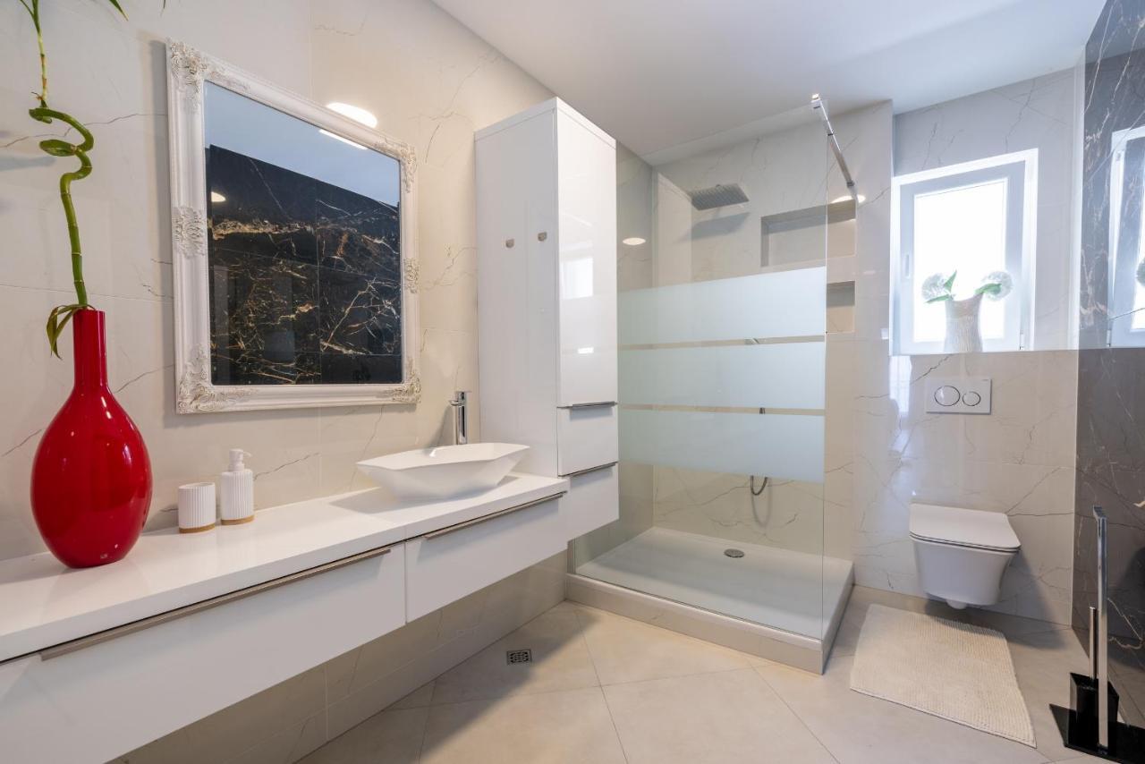 Apartment Smaragd - Lapis - Luxury With Shared Pool